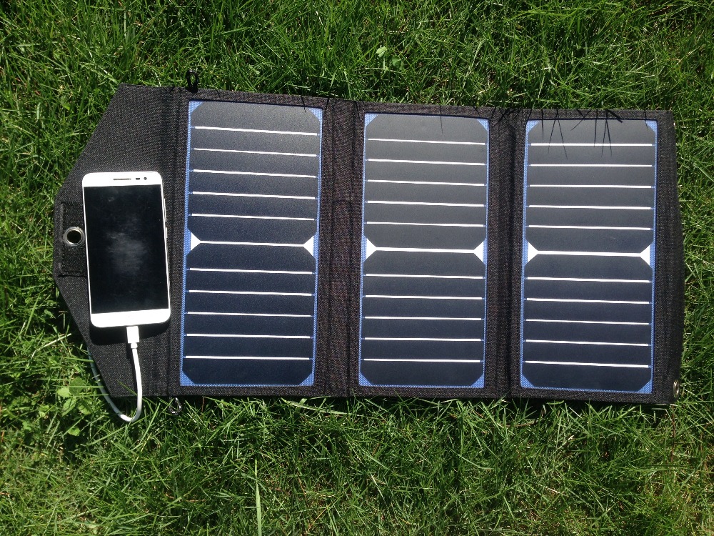 Brand+Aid_SolarPanelCharger