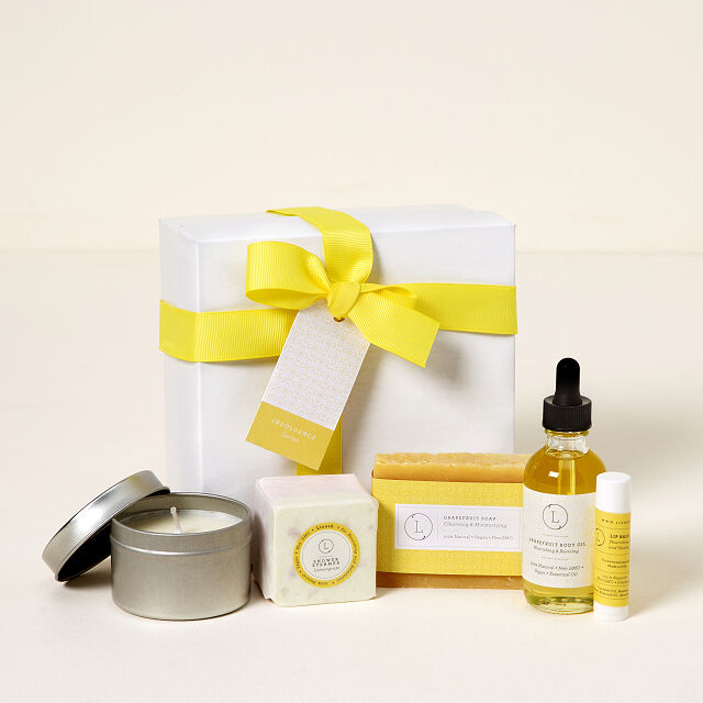 A LITTLE PAMPERING GIFT SET